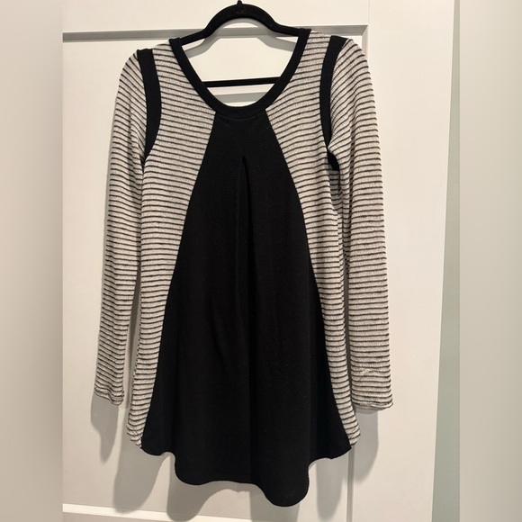 Le lis lightweight high low shirt black and white stripes flare back - Picture 2 of 7